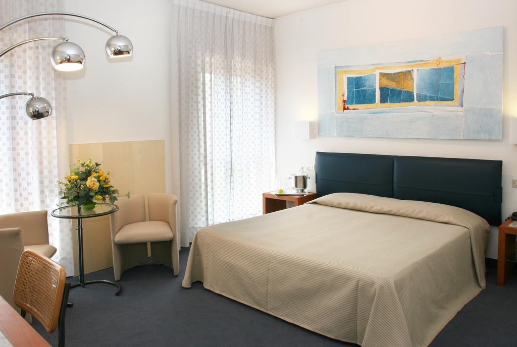 Arte Hotel Perugia Zimmer foto